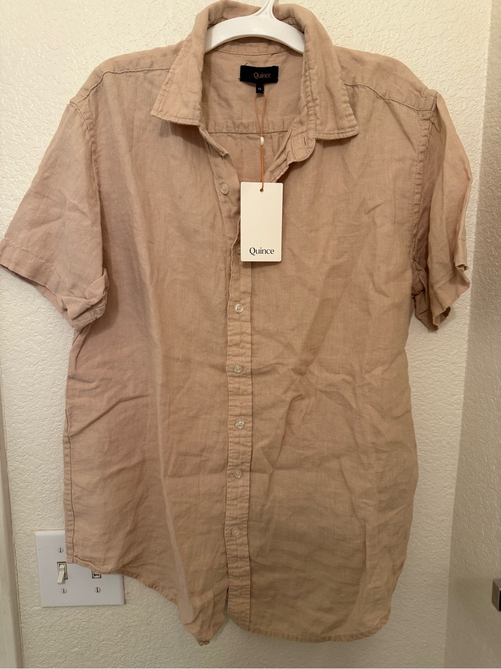 Quince Men’s Short-Sleeve Linen Button-Down Shirt in Tan